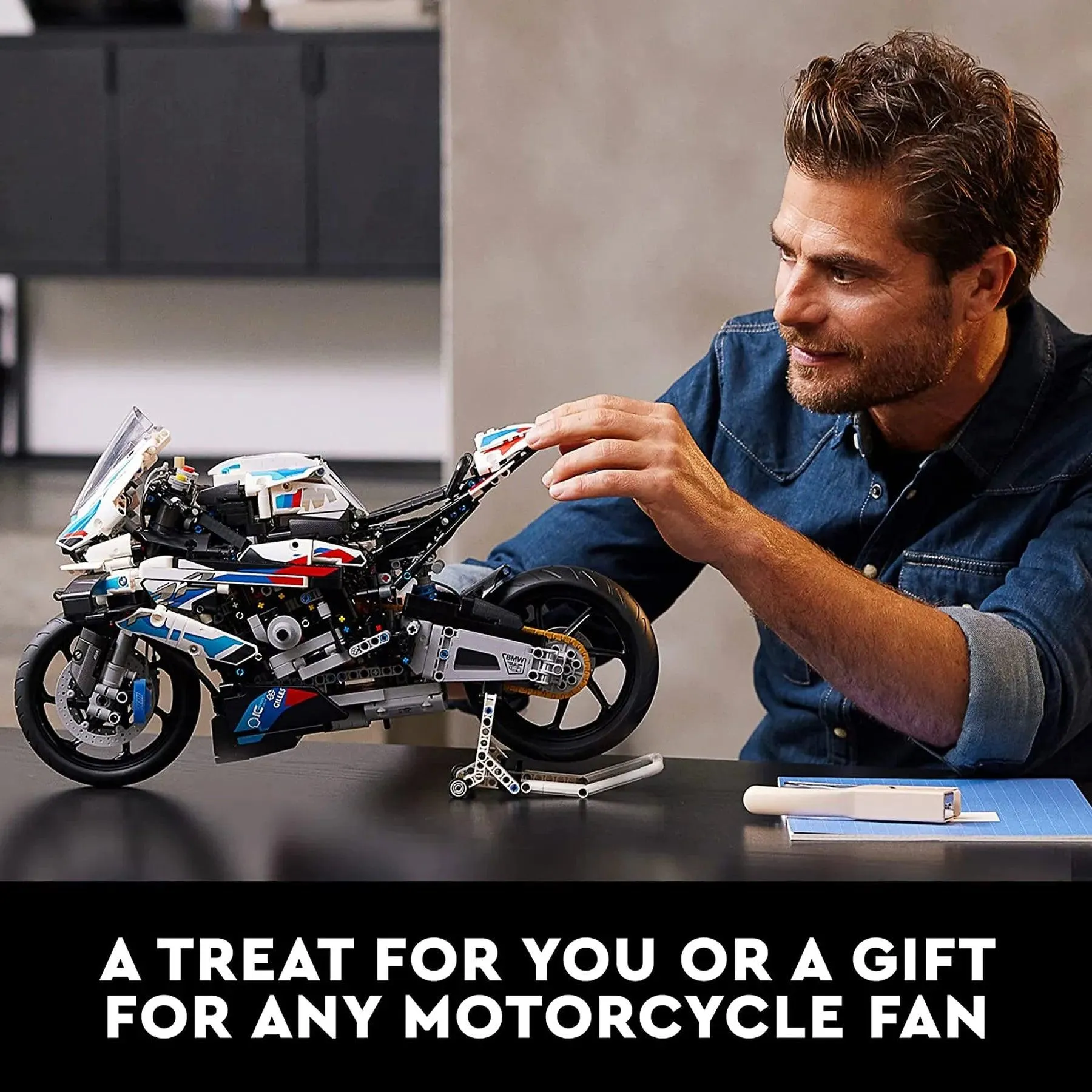 LEGO TECHNIC 42130 BMW M 1000 RR